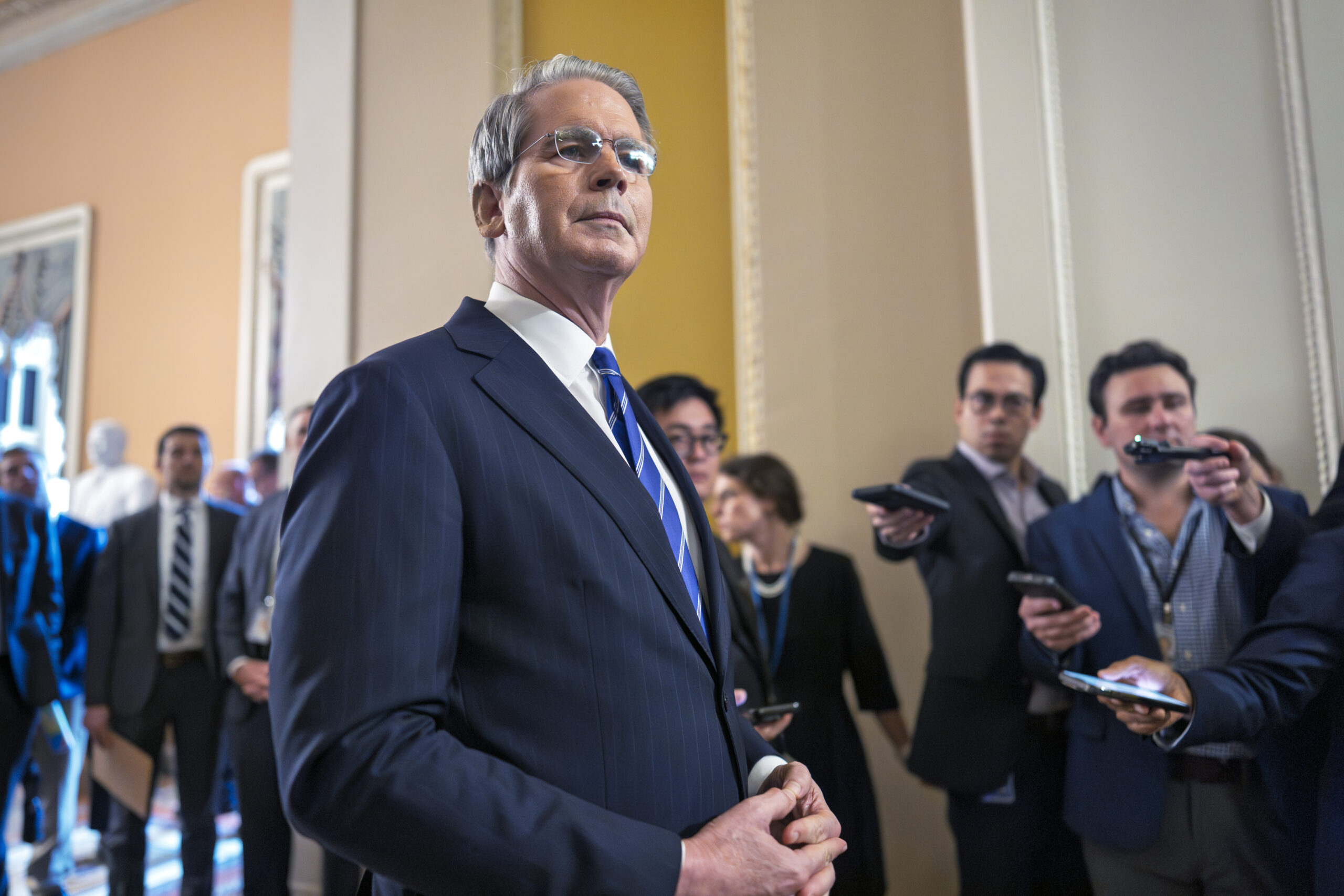 Scott Bessent, segretario al Tesoro Usa, che ha detto che in caso di mancato accordo sui dazi le tariffe torneranno intorno al 20% a partire dal primo agosto
