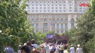 Romania, a Bucarest migliaia in piazza contro l'austerity del governo