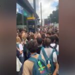 Amadeus fermato a Londra da alcuni giovani italiani: il video virale sui social
