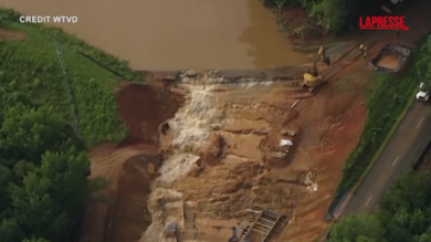 Carolina del Nord, la tempesta Chantal invade strade e case: evacuazioni di massa