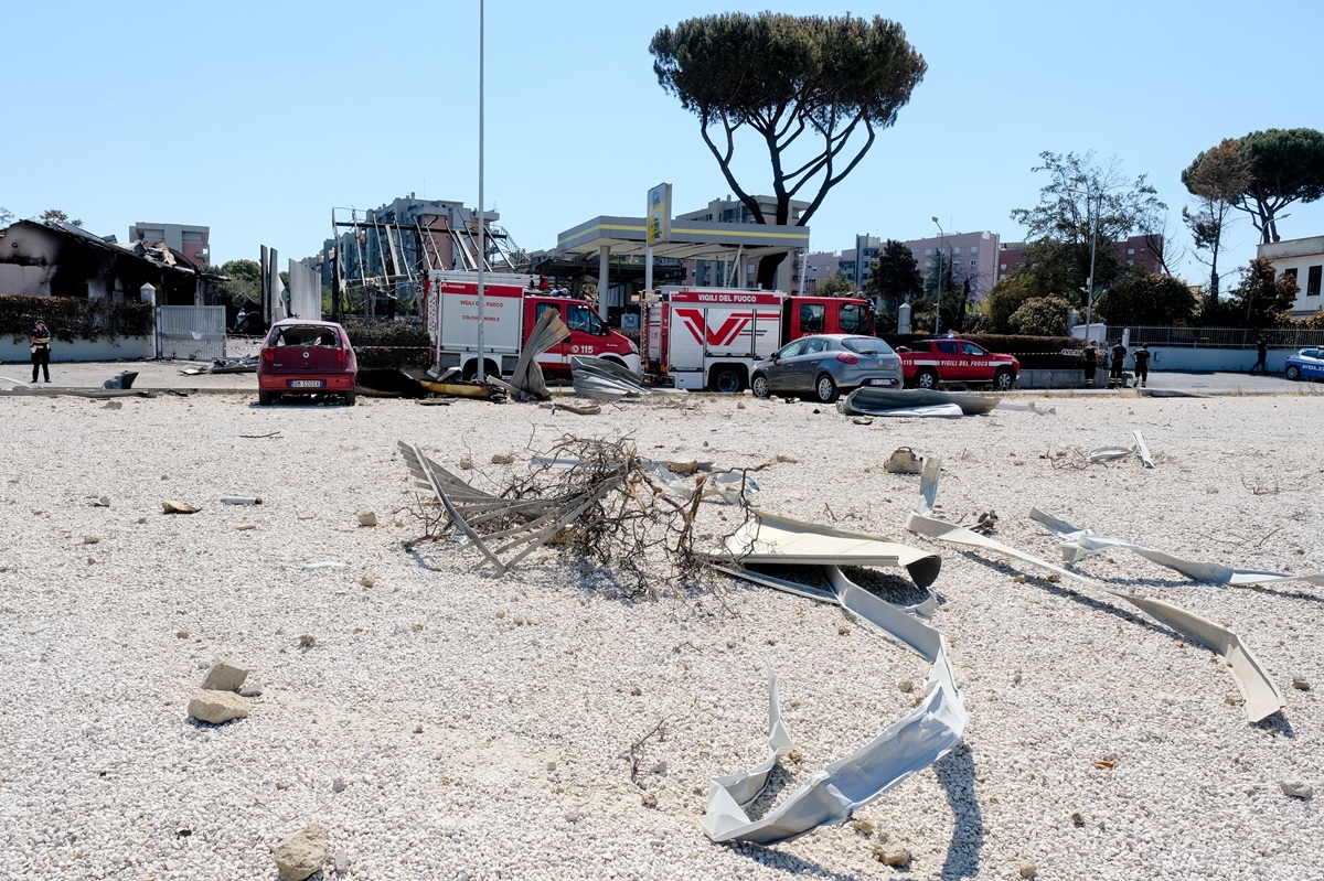 Esplosione Roma, la posizione di tre persone al vaglio dei pm: ipotesi disastro colposo Esplosione Roma, la posizione di tre persone al vaglio dei pm: ipotesi disastro colposo