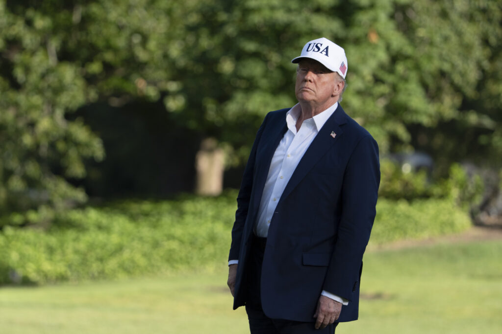 Dazi, Trump: “Alle 12 partono le prime lettere”. Continua lo scontro con Musk Dazi, Trump: “Alle 12 partono le prime lettere”. Continua lo scontro con Musk