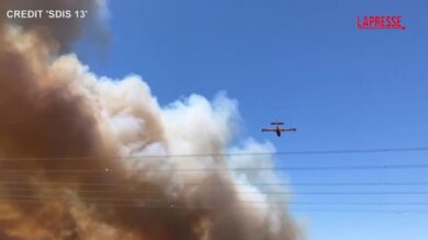 Francia, incendio a Marsiglia: voli sospesi