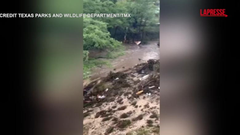 Texas, i danni causati dalle inondazioni: le immagini