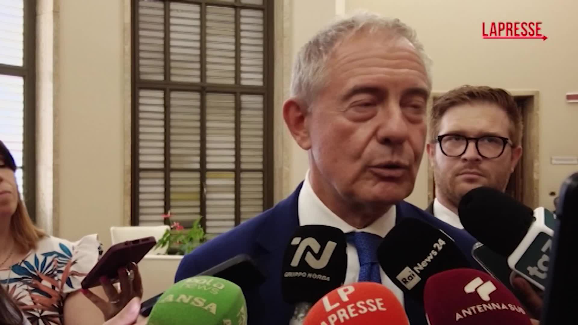 Ex Ilva, Urso: "Definite due ipotesi per mantenere produttività e occupazione" Ex Ilva, Urso: "Definite due ipotesi per mantenere produttività e occupazione"