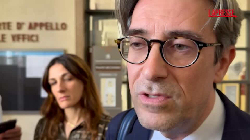 Milano, il legale del cittadino cinese arrestato per spionaggio: “Non è hacker, sospetta scambio persona” Milano, il legale del cittadino cinese arrestato per spionaggio: “Non è hacker, sospetta scambio persona”
