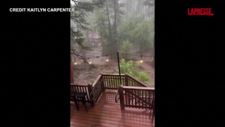 Usa, alluvione in New Mexico: casa trascinata via dal fiume in piena