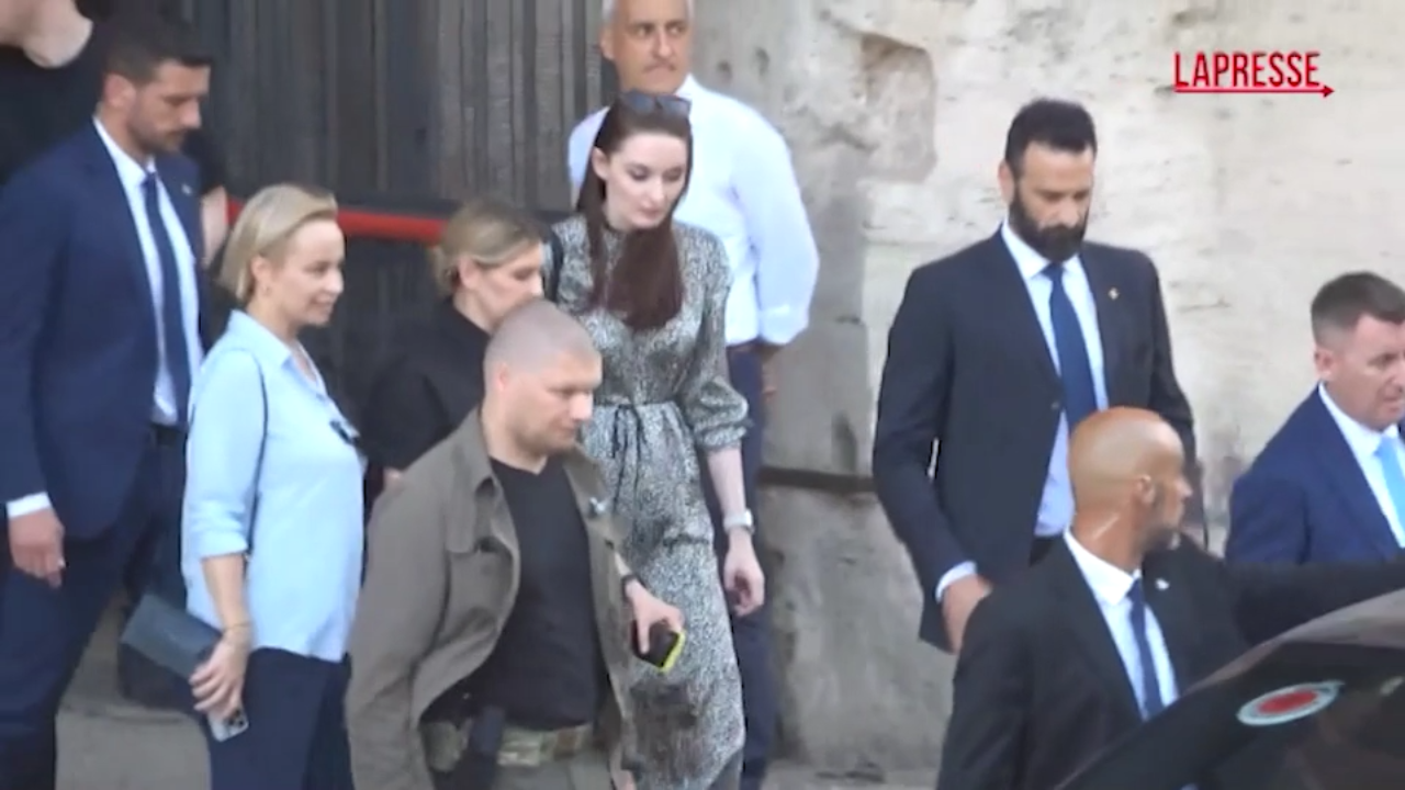 Ucraina, visita di oltre un’ora al Colosseo per Olena Zelenska Ucraina, visita di oltre un’ora al Colosseo per Olena Zelenska