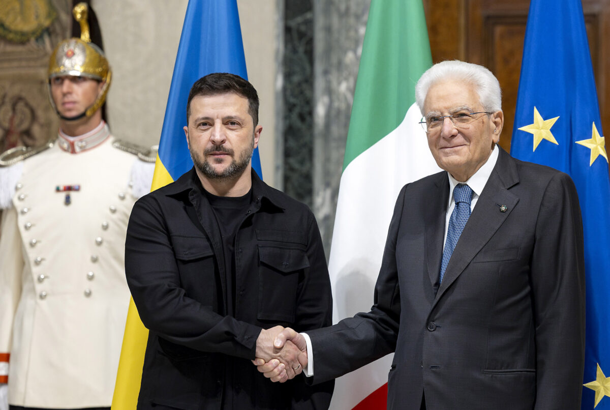 Ucraina, Zelensky a Roma vede il Papa e Mattarella: “L’Italia è con voi” Ucraina, Zelensky a Roma vede il Papa e Mattarella: “L’Italia è con voi”