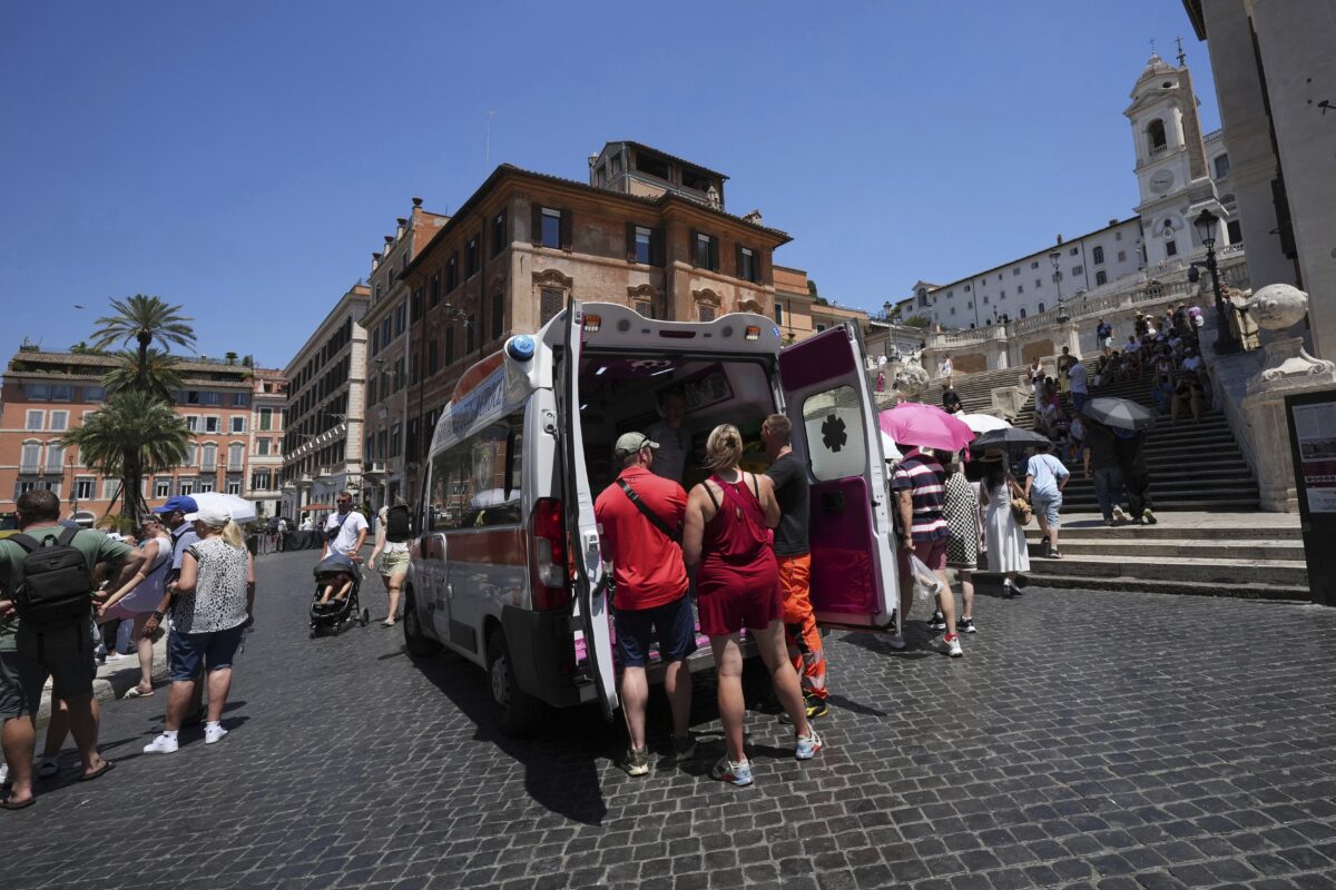 Caldo killer, triplicati i morti: 1.500 in più in 12 città europee Caldo killer, triplicati i morti: 1.500 in più in 12 città europee
