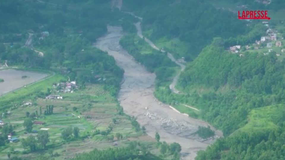 Nepal, proseguono le ricerche dei dispersi dopo esondazioni fiume Bhotekoshi Nepal, proseguono le ricerche dei dispersi dopo esondazioni fiume Bhotekoshi