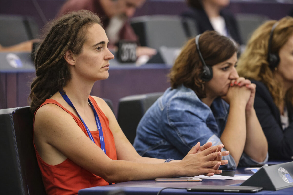 Carola Rackete lascia il Parlamento Europeo Carola Rackete lascia il Parlamento Europeo