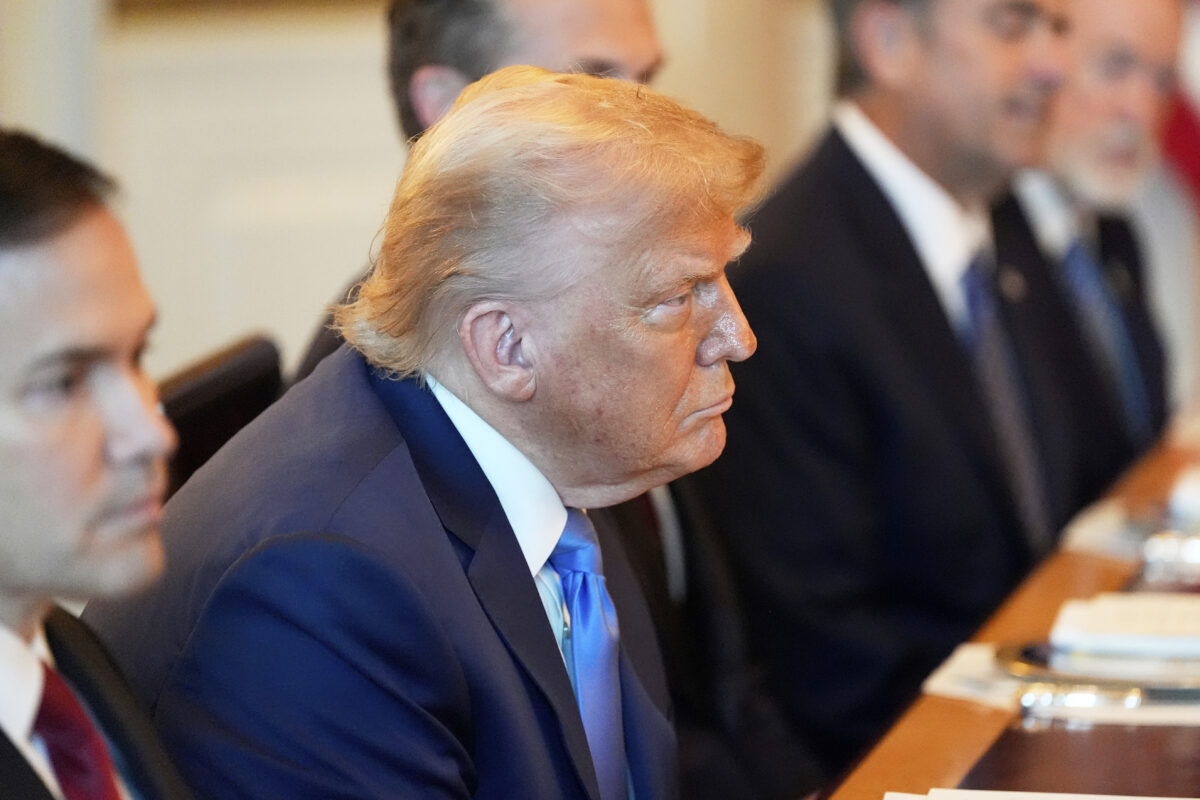 Ucraina Russia, le news sulla guerra del 9 luglio: Trump annuncia ripresa invio armi a Kiev, valuta sanzioni a Mosca Ucraina Russia, le news sulla guerra del 9 luglio: Trump annuncia ripresa invio armi a Kiev, valuta sanzioni a Mosca