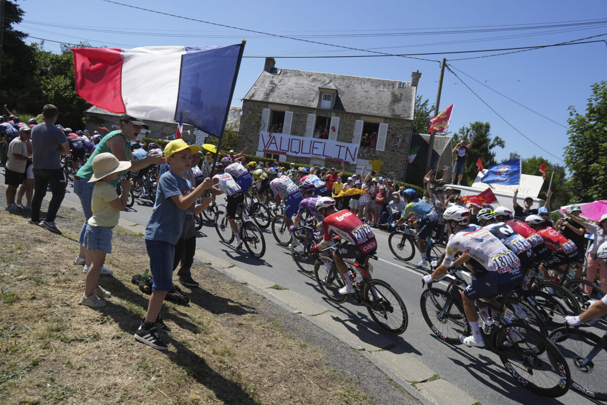 Galleria foto 'Tour de France 2025, Healy vince la tappa: Van der Poel torna in giallo. La sesta frazione in 5 foto' - foto 4