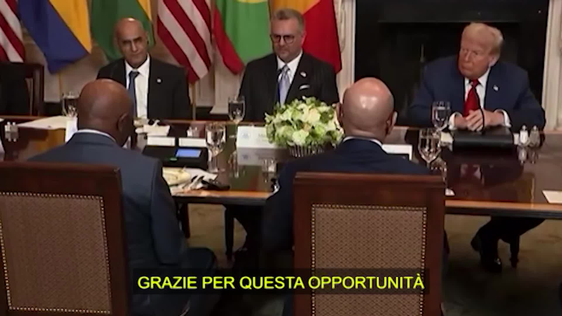I complimenti di Trump al presidente della Liberia per il suo inglese, ma è la lingua ufficiale del Paese africano I complimenti di Trump al presidente della Liberia per il suo inglese, ma è la lingua ufficiale del Paese africano