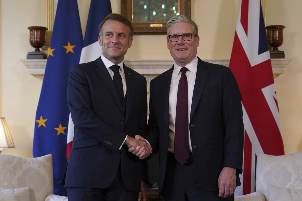 Francia e Gb si coordinano su deterrenza nucleare Francia e Gb si coordinano su deterrenza nucleare