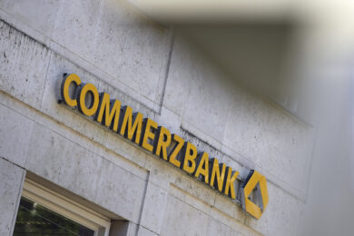 Unicredit, interviene Berlino: “Abbandoni l’acquisizione di Commerzbank”