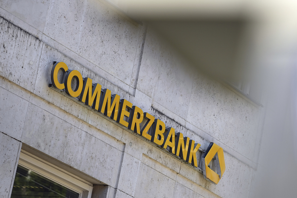 unicredit interviene berlino abbandoni l8217acquisizione di commerzbank