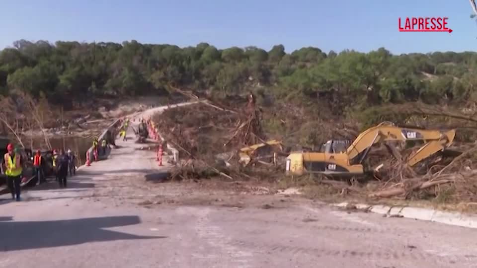 Inondazioni in Texas, continuano le ricerche delle persone disperse Inondazioni in Texas, continuano le ricerche delle persone disperse