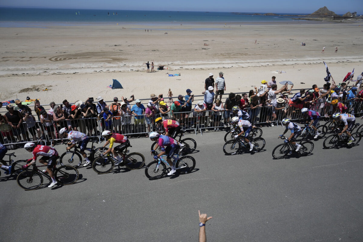Galleria foto 'Tour de France 2025: Pogacar vince la settima tappa e torna in maglia gialla' - foto 3