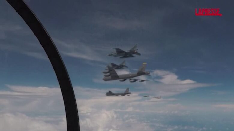 Sud Corea, esercitazioni militari con Usa e Giappone: le immagini