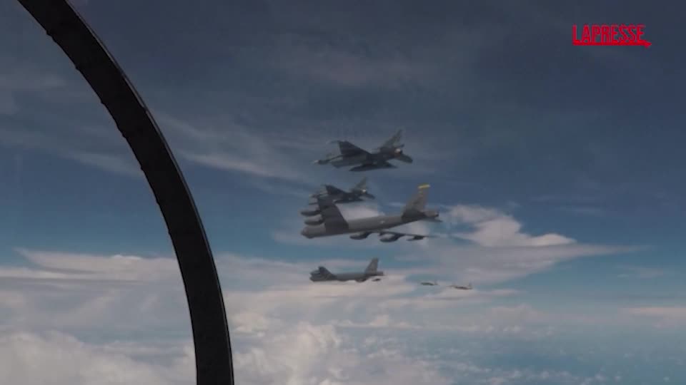 Sud Corea, esercitazioni militari con Usa e Giappone: le immagini