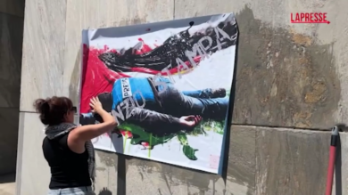 Milano, opera di Cristina Donati Meyer contro silenzio stampa e uccisione giornalisti a Gaza