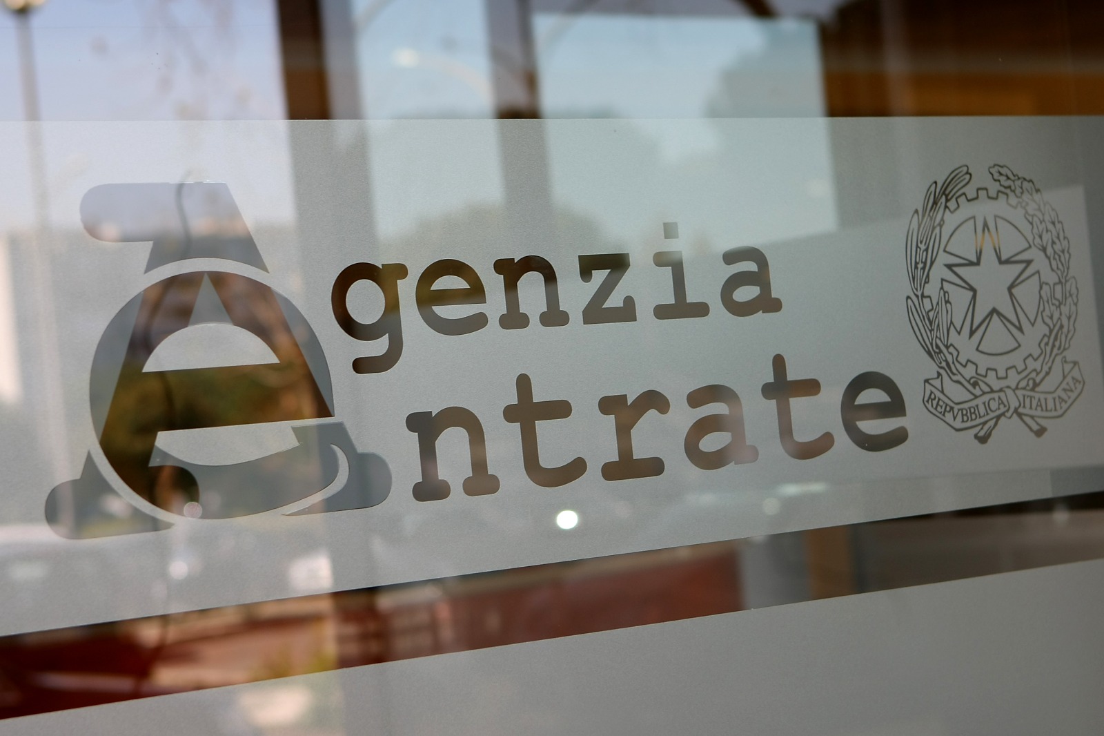 agenzia delle entrate bando per 2700 posti requisiti e scadenza domande
