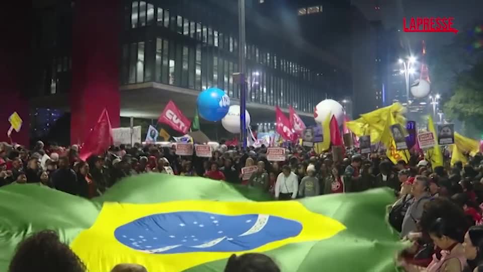 Brasile, a San Paolo migliaia in piazza contro i dazi di Trump Brasile, a San Paolo migliaia in piazza contro i dazi di Trump