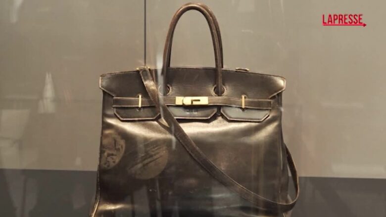 La Birkin originale venduta all'asta per 8,6 milioni di euro: le immagini