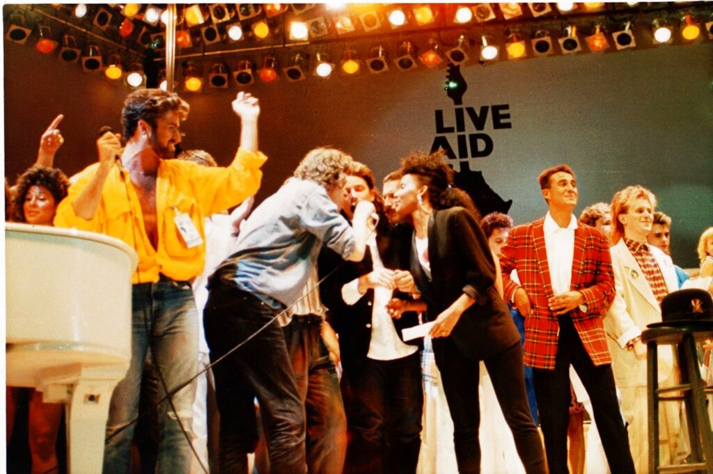 Galleria foto '‘Live Aid’ compie 40 anni: le 5 foto simbolo del concerto benefico che cambiò il mondo' - foto 2