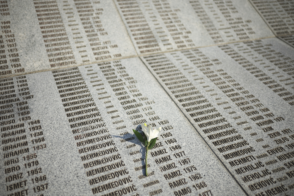 Srebrenica, 30 anni dal genocidio in cui morirono 8mila persone