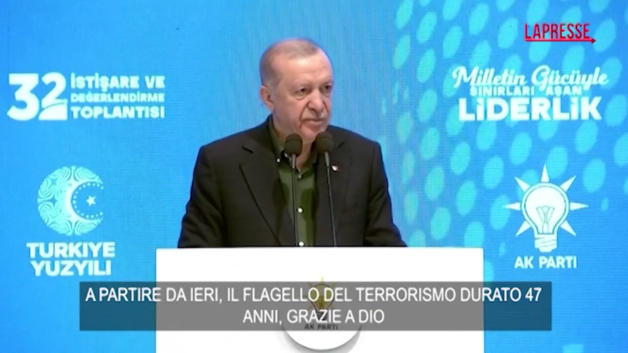 Turchia, Erdogan accoglie il disarmo del Pkk: "Si chiude un capitolo doloroso" Turchia, Erdogan accoglie il disarmo del Pkk: "Si chiude un capitolo doloroso"