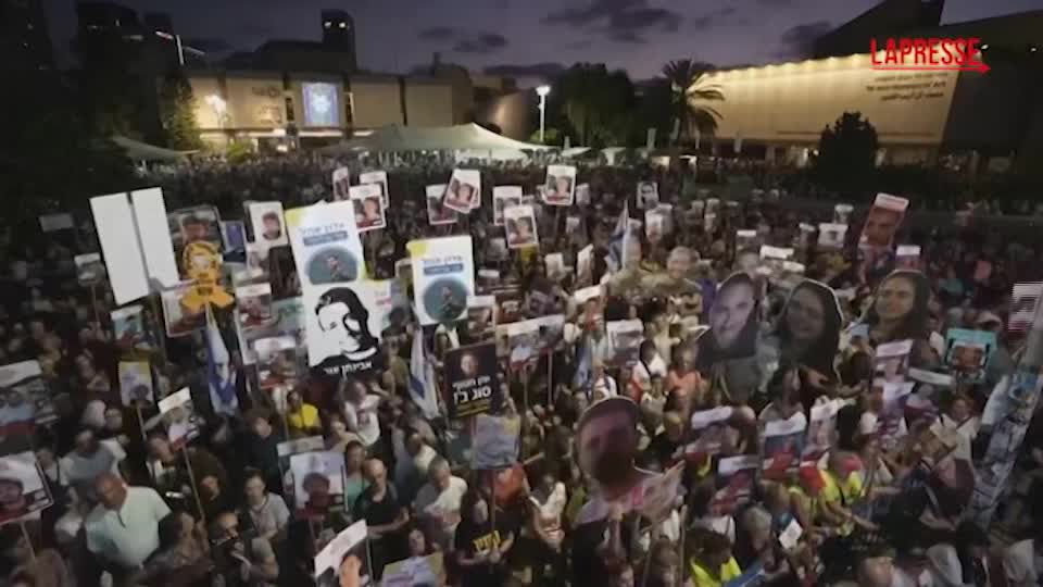 Tel Aviv, i parenti degli ostaggi manifestano per il cessate il fuoco Tel Aviv, i parenti degli ostaggi manifestano per il cessate il fuoco