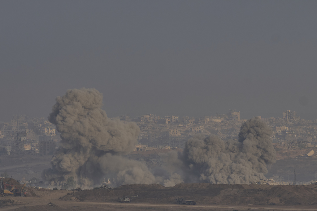 Gaza, raid di Israele su un mercato pubblico: almeno 12 morti Gaza, raid di Israele su un mercato pubblico: almeno 12 morti