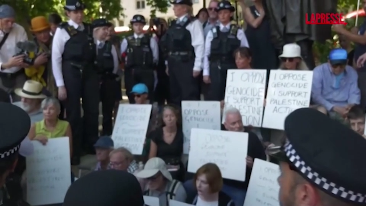 Londra, 42 arresti a una manifestazione per Palestine Action Londra, 42 arresti a una manifestazione per Palestine Action