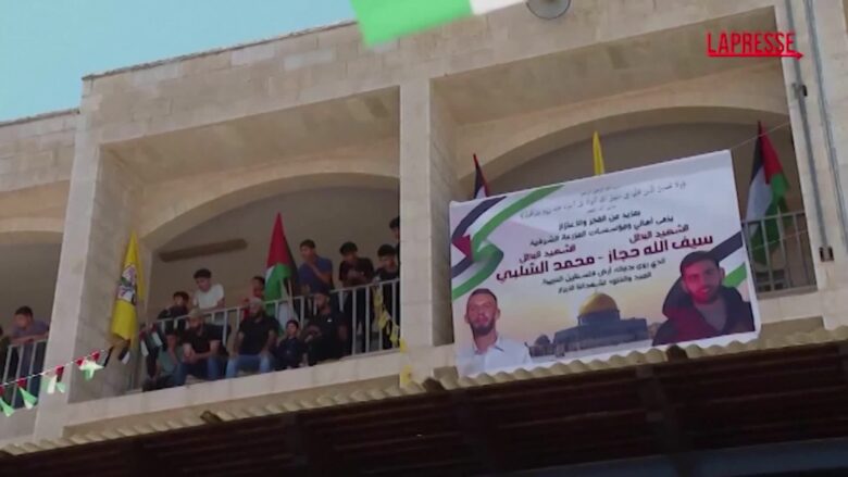 Migliaia al funerale del palestinese-americano ucciso in Cisgiordania