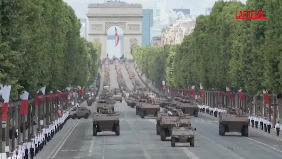 14 luglio, la parata militare a Parigi per la Presa della Bastiglia 14 luglio, la parata militare a Parigi per la Presa della Bastiglia