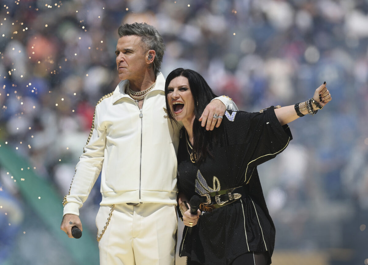 Galleria foto 'Mondiale club 2025, lo show di Laura Pausini e Robbie Williams in 7 foto' - foto 7