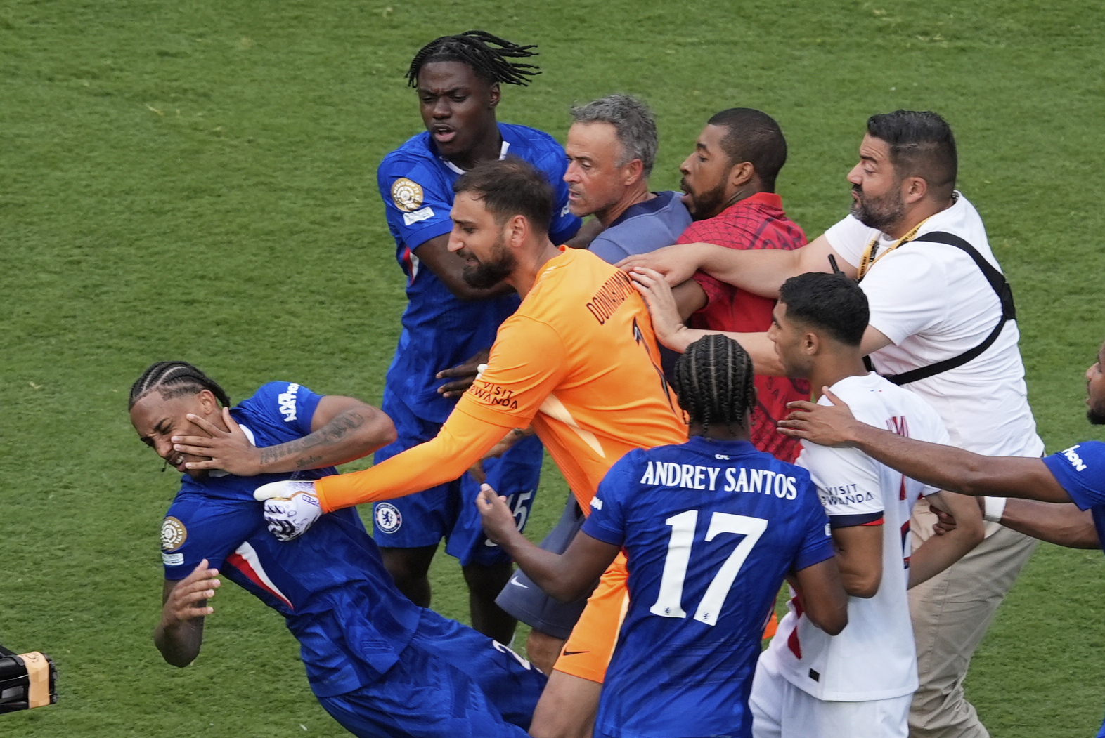 Mondiale per club 2025, rissa tra Chelsea e Psg: le foto