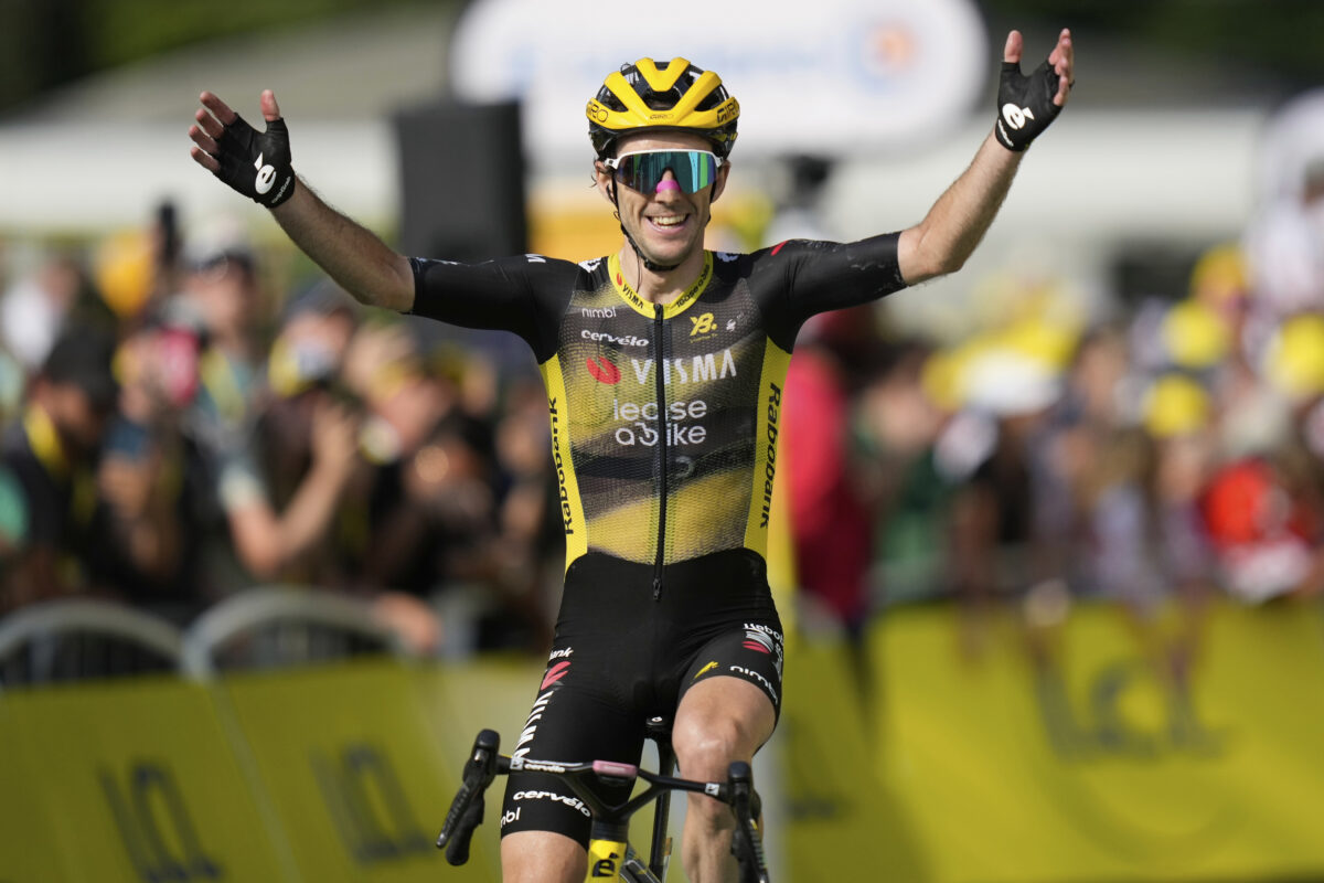 Tour de France 2025, Simon Yates vince per distacco la 10/a tappa Tour de France 2025, Simon Yates vince per distacco la 10/a tappa