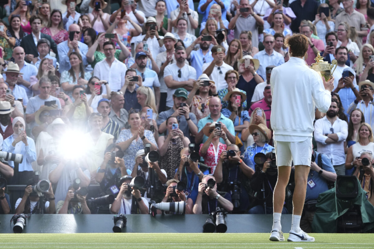 sinner trionfa a wimbledon 2025 e anche in tv ma 232 rivolta social contro rai e istituzioni