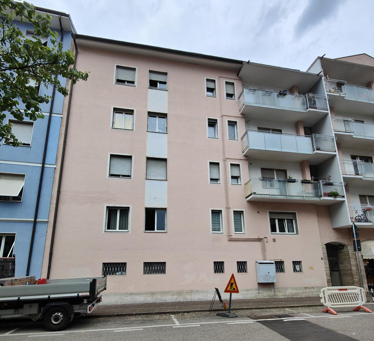 bolzano bimbo di tre anni cade dal terzo piano 232 grave