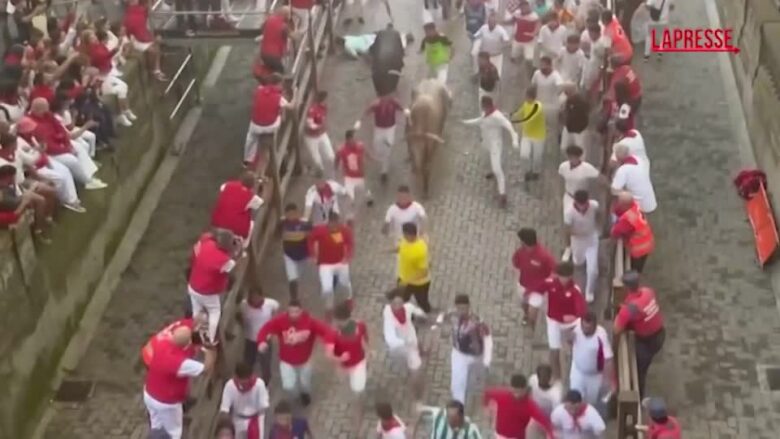 Pamplona, ultimo giorno della corsa dei tori per San Fermìn: quattro i feriti