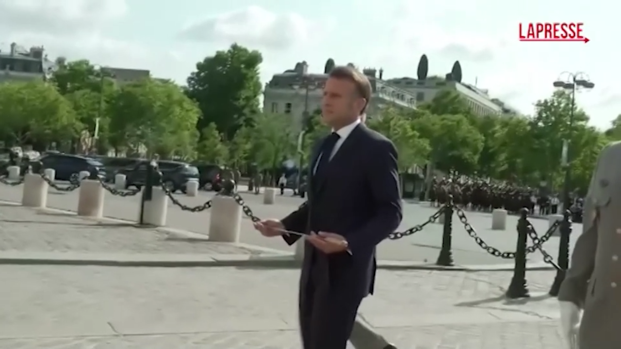 Parigi, Macron dà il via alle celebrazioni della Festa della Bastiglia Parigi, Macron dà il via alle celebrazioni della Festa della Bastiglia