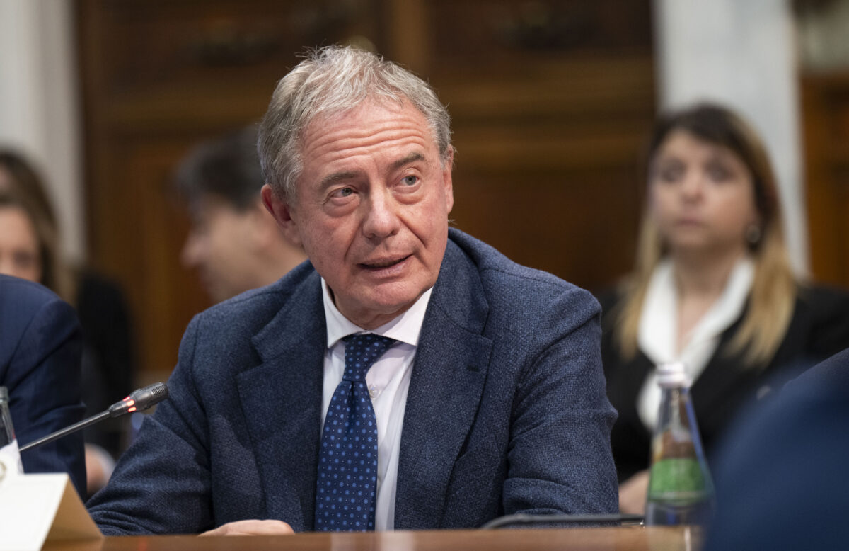 Ex Ilva, nuovo rinvio a fine mese: spunta terza proposta Ex Ilva, nuovo rinvio a fine mese: spunta terza proposta