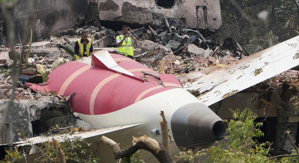 Air India, ipotesi depressione per pilota aereo precipitato Air India, ipotesi depressione per pilota aereo precipitato