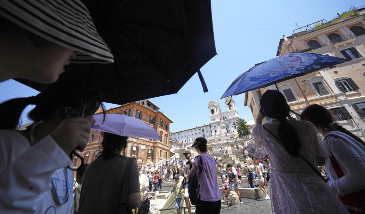 Caldo, tregua finita: torna l’anticiclone africano. Da venerdì afa soffocante Caldo, tregua finita: torna l’anticiclone africano. Da venerdì afa soffocante