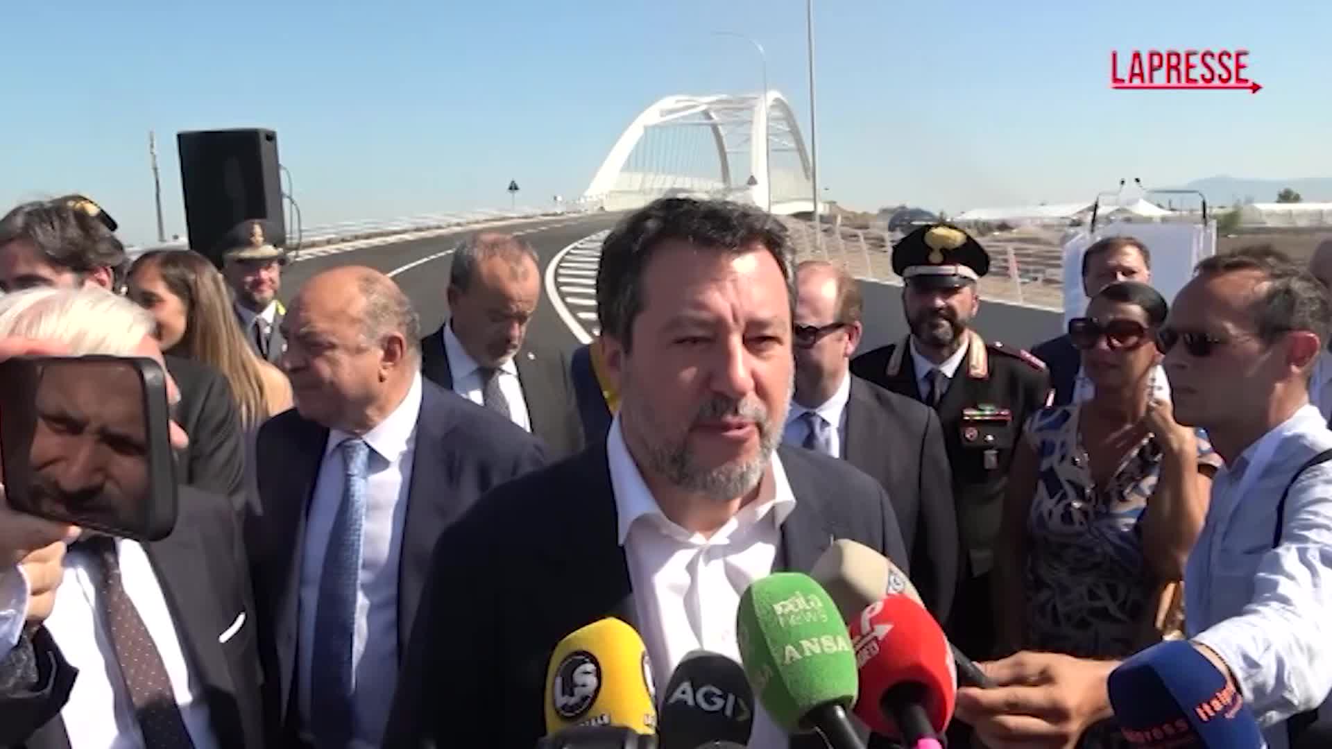 Dazi, Salvini: "Chi parla di bazooka non fa un buon servizio alla trattativa" Dazi, Salvini: "Chi parla di bazooka non fa un buon servizio alla trattativa"