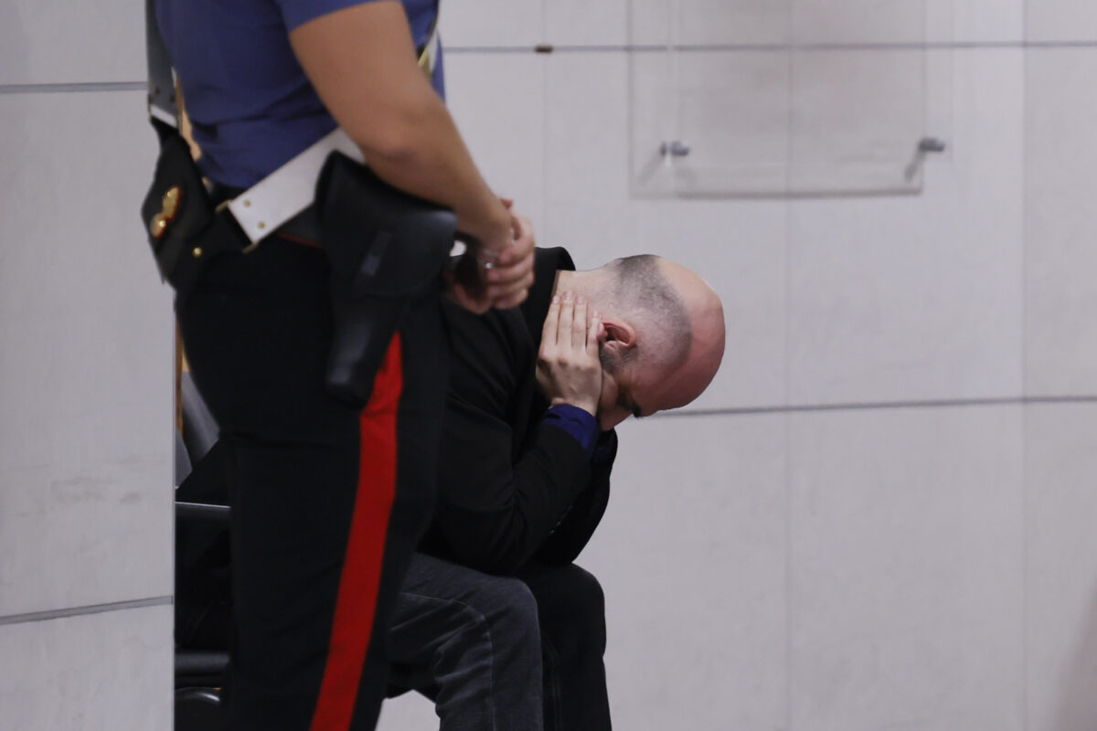 Galleria foto 'Roberto Saviano piange dopo la sentenza: confermata la condanna a Bidognetti – Le foto' - foto 6